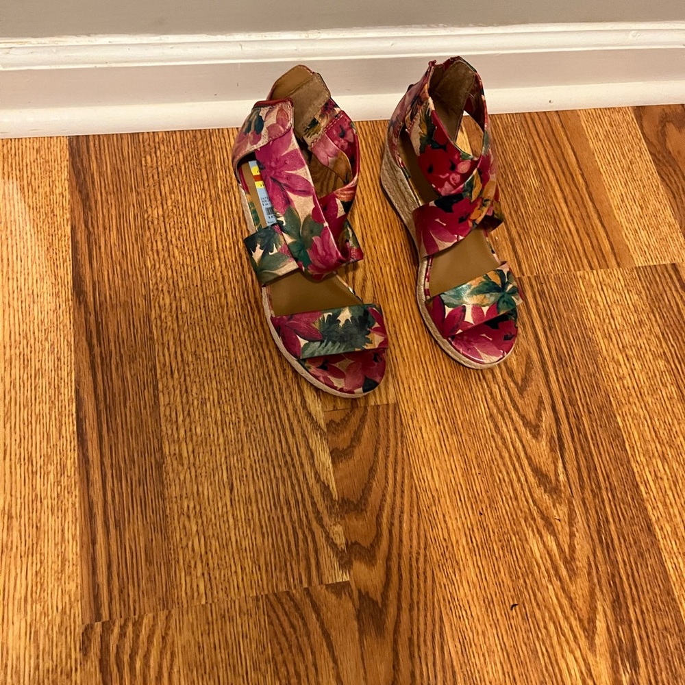 Patricia Nash Pink Floral Sandals